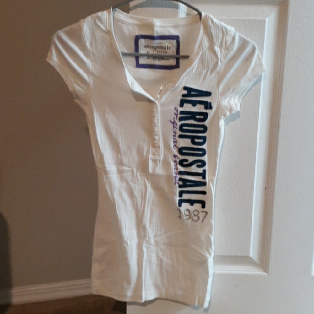 White Aeropostale shirt